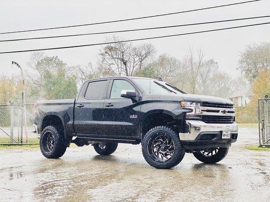 6" lift kit on a 2020 Chevy Silverado on 35s