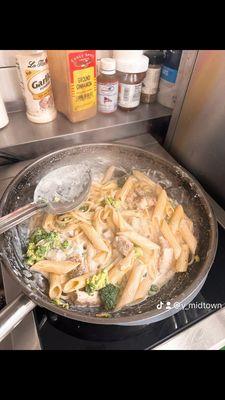 Chicken broccoli Alfredo pasta