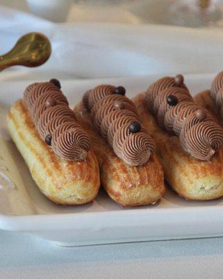 chocolate eclair