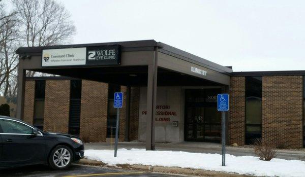 Front entrance to Wolfe Eye Clinic in Cedar Falls.