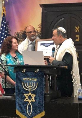 Rabbi Brent and Rebbetzin Staci with Rabbi Dr. Itzhak Shapira