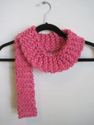 Ladies Hand-Knit Bubblegum Pink Scarf