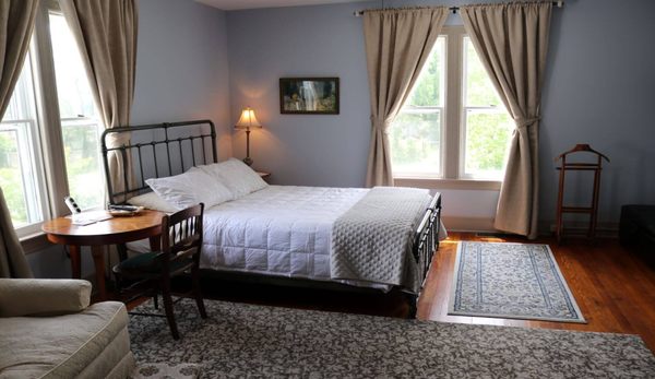 Laurel Manor House Bed and Breakfast