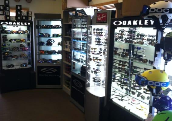 Oakley, Ray-Ban, Smith, POC