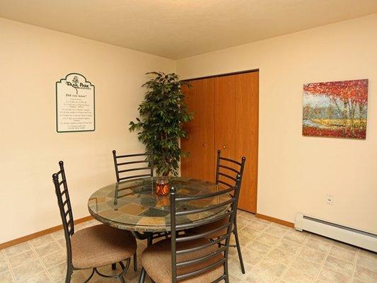 Trail Park Apartments Dining Area