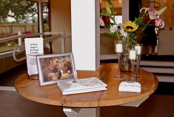 A spacious screened porch at the entrance~