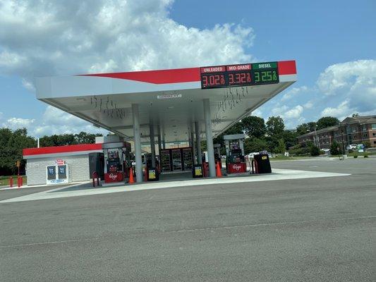 The side of the gas station facing Landmark Drive.