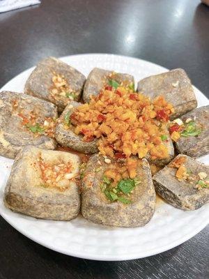 This is the best place to eat the Hunan Stinky Tofu! It's extremely transitional flavor. It smells super good and super juicy !