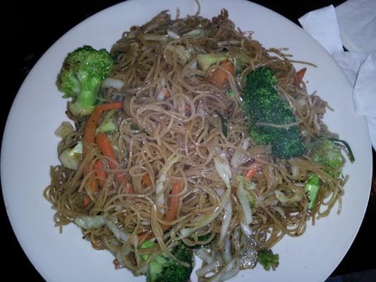 Vegetable lo mein. Small rice noodles, not oily, very yummy