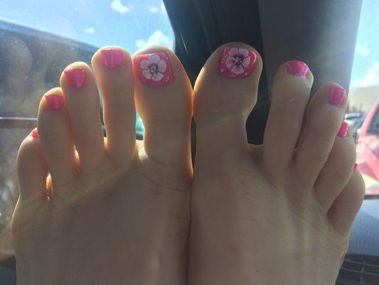 Pedicure with flower design