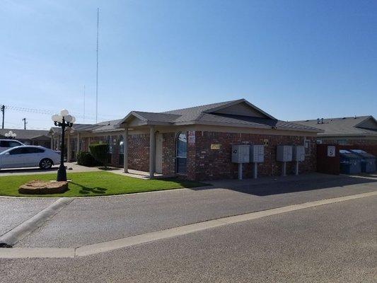 Photo of Front Bldg with mailboxes