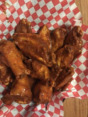 dozen wings xtra hot lots of coli powder very good cruspy highly recommend