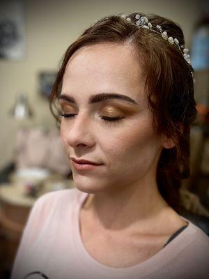 Golden bridal makeup