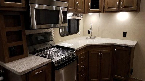 Another sweet kitchen.  We need counterspace people!  Surprising how many RV's lacked even minimal counterspace.