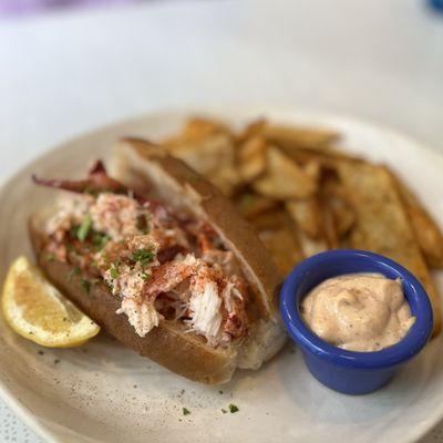 Maine lobster roll