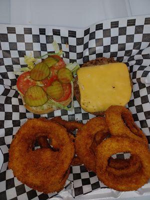 Cheeseburger with onion rings