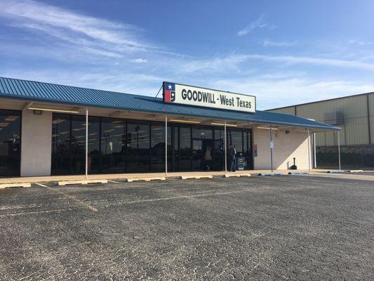 The storefront of Goodwill West Texas's Sweetwater location.