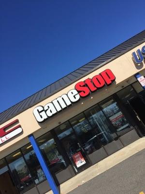 Game Stop of Brockton -- 715 Crescent Street, Brockton       Storefront