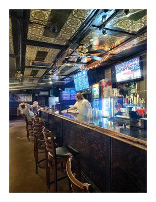 Inside Teddy's O'Brian's Pub.432 Sheridan Rd, Highwood, IL  Pub Sports Bar DiveBar.Pool,  Darts , Karaoke, Live Music, Food , Patio ! Cool!