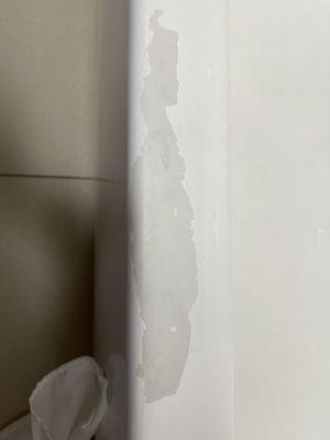 Peeling tub ledge