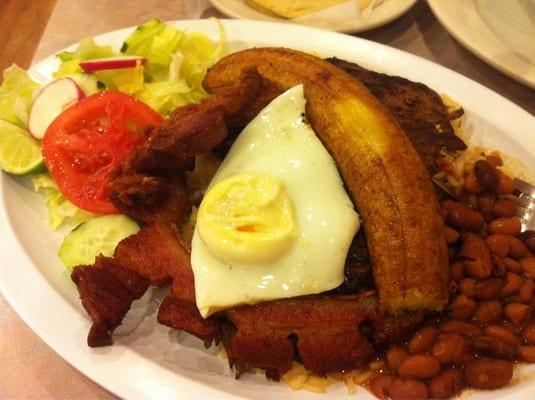 Topico Montaneto (steak, fried bacon, fried plantain, rice, egg, baked bean and salad)