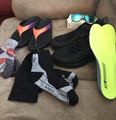 All my new gear! Trail shoes, relaxing and comfortable sandals, socks, compression socks, insoles, running glasses.