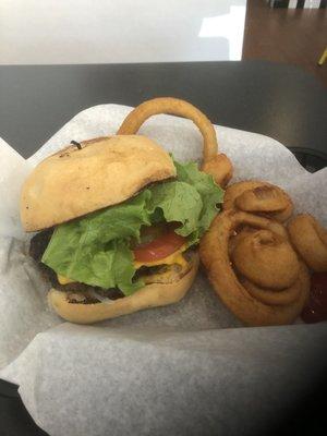 Cheeseburger with onion rings