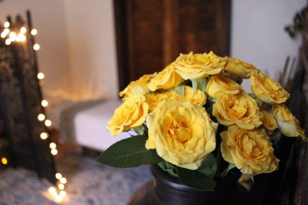 Yellow roses, to brighten your day ;)