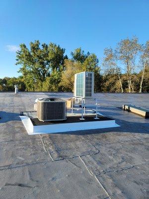 Roof pad condensers