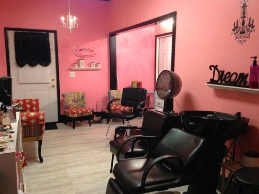 Clean & Charming Salon.