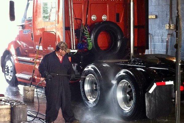 PWS HAMMOND TRUCK WASH 3350 S. CALUMET AVE. HAMMOND, IN 46320 219-933-7790