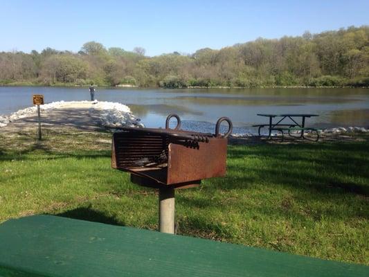 Grills and tables and jetties everywhere