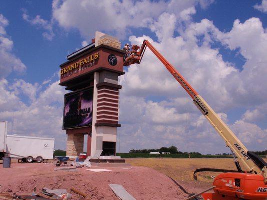 FREE STANDING PYLON SIGN