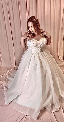 Beautiful ball gown with pearls and sparkles!