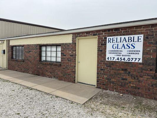 Front Entrance of Reliable Glass New Customers are always Welcome. 720 E.4th Street Joplin,Mo