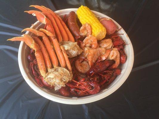 Zeke's Cajun Kitchen Seafood Platter with Crawfish