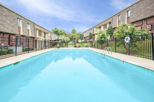 Sparkling swimming pool at The Bluffs Over Cumberland