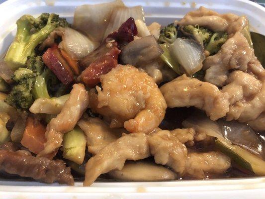 SPECIALTIES: FIVE "O" Chicken, beef, pork, shrimp, & scallop with fresh vegetables in garlic sauce.