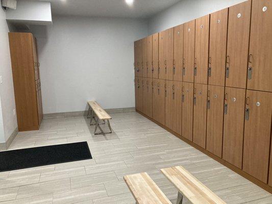 Nice locker rooms.   No carpet