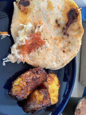 Reveulta pupusa yum yum