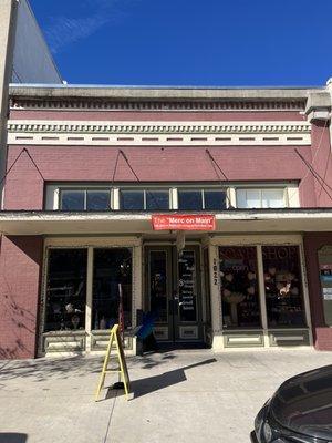 Front of the building, several little shops inside