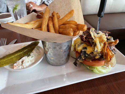 Cheeseburger with lettuce, tomatoes, and sautéed onions with no bun