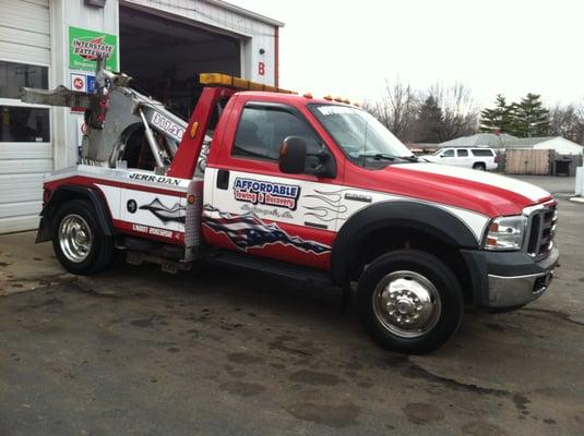 Affordable Towing and Recovery 24 hours