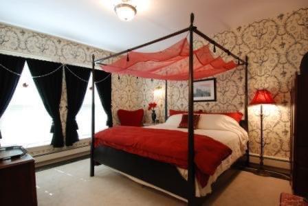 The Somerset Room offers a king size bed, private bathroom with shower.