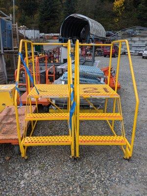 Step ladders and rolling step ladders