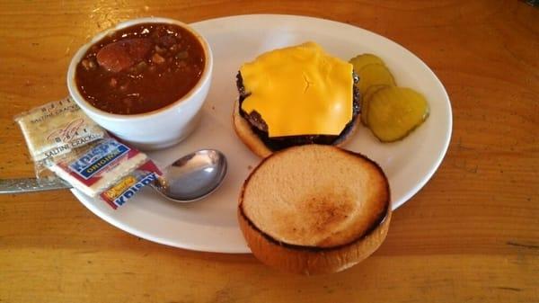 Cheeseburger and chili.