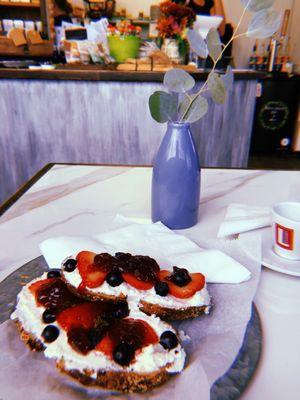 Ricotta and berry toast