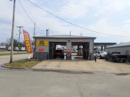 Charlie's Fast Lube Oil Change - Anna, IL  Building Exterior