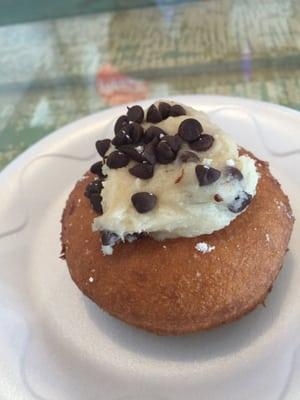 Cannoli donut