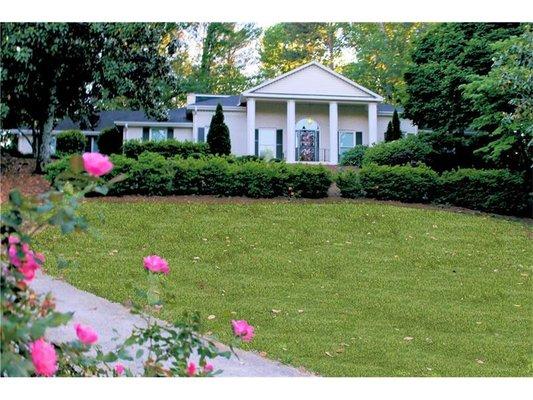 Extraordinary Brick Ranch w/ Basement on Quiet Cul-de-sac Lot in Brookfield!